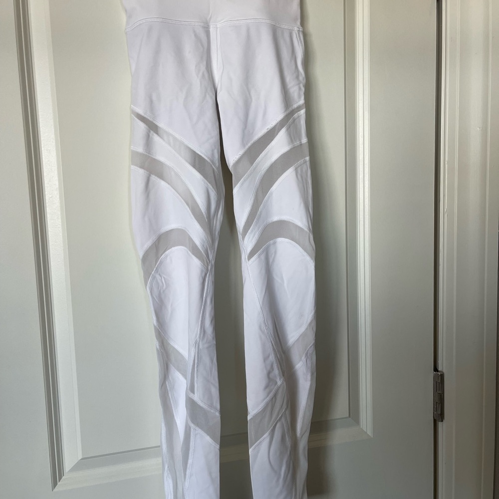 NWOT Lululemon Wunder Under White High-Rise Leggings with Mesh Paneling